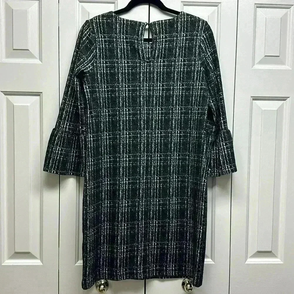 Banana Republic Black and White Bell Sleeve Dress Size 8 - Picture 2 of 6